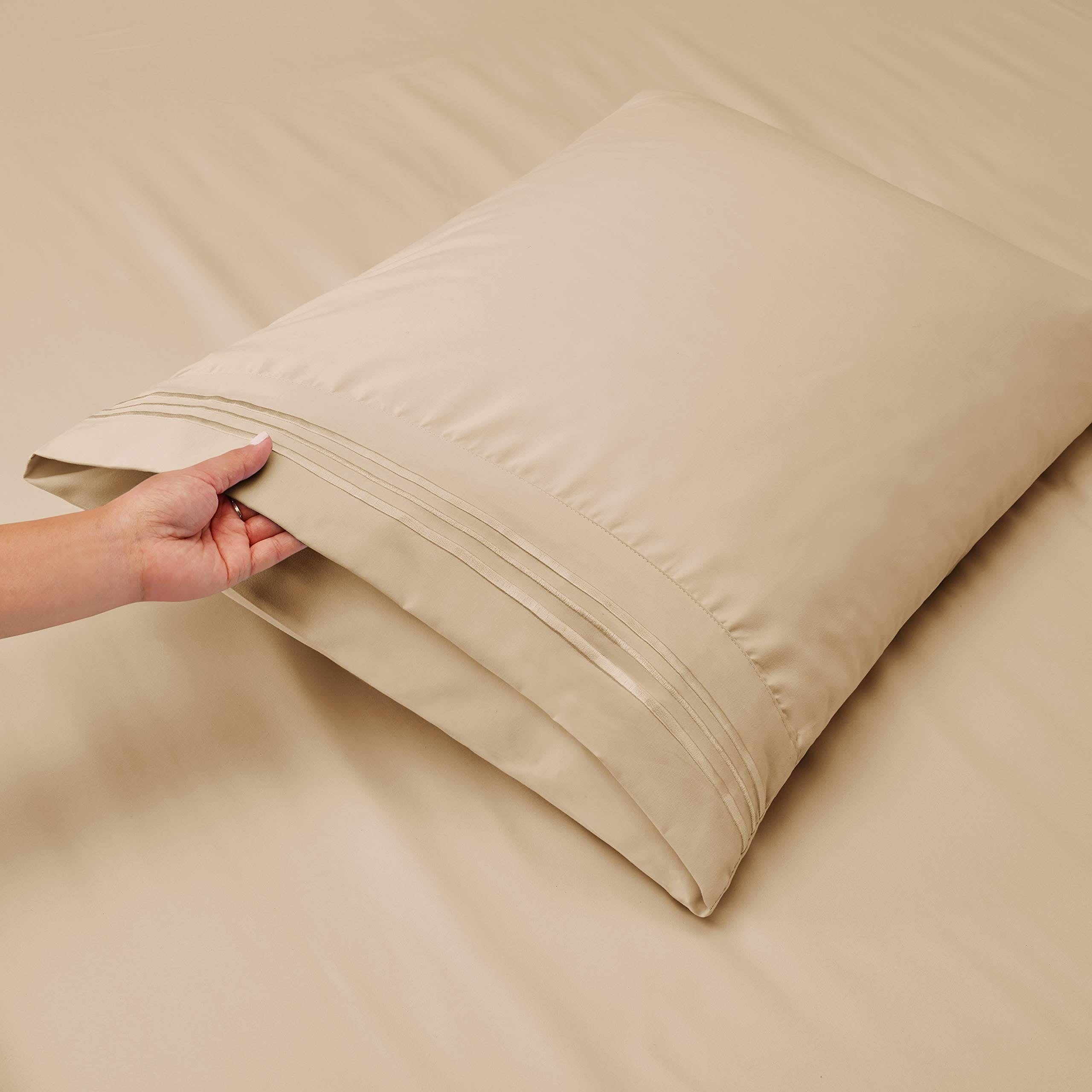 3/4pcs Beige Synthetic Fiber Sheet Set, Soft Brushed Microfiber Luxury Bedding Set, Suitable for Bedroom Rooms, Including 1 Sheet + 1 Sheet + 1/2 Pillowcase (Without Pillow Core), Deep Pockets, Easy to Care For, Not Fading An