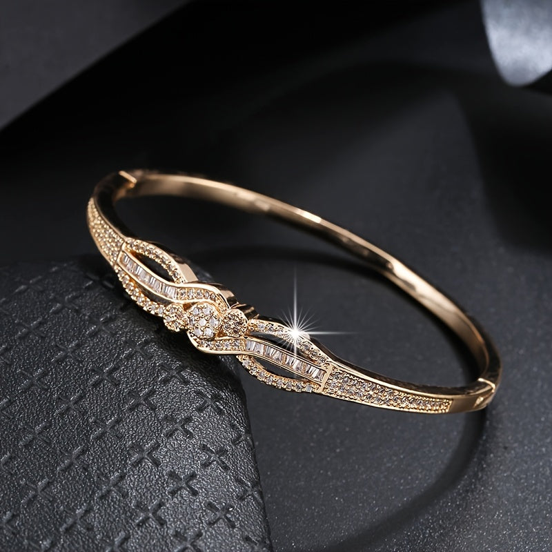 Women's Elegant Golden-Tone Bracelet - Interlocking Loop Design with Sparkling Accent Stones, Everyday & Party Jewelry for Formal Casual Outfits - Year-Round Luxury Accessory, Synthetic Zirconia Stone Embellishments, Highend